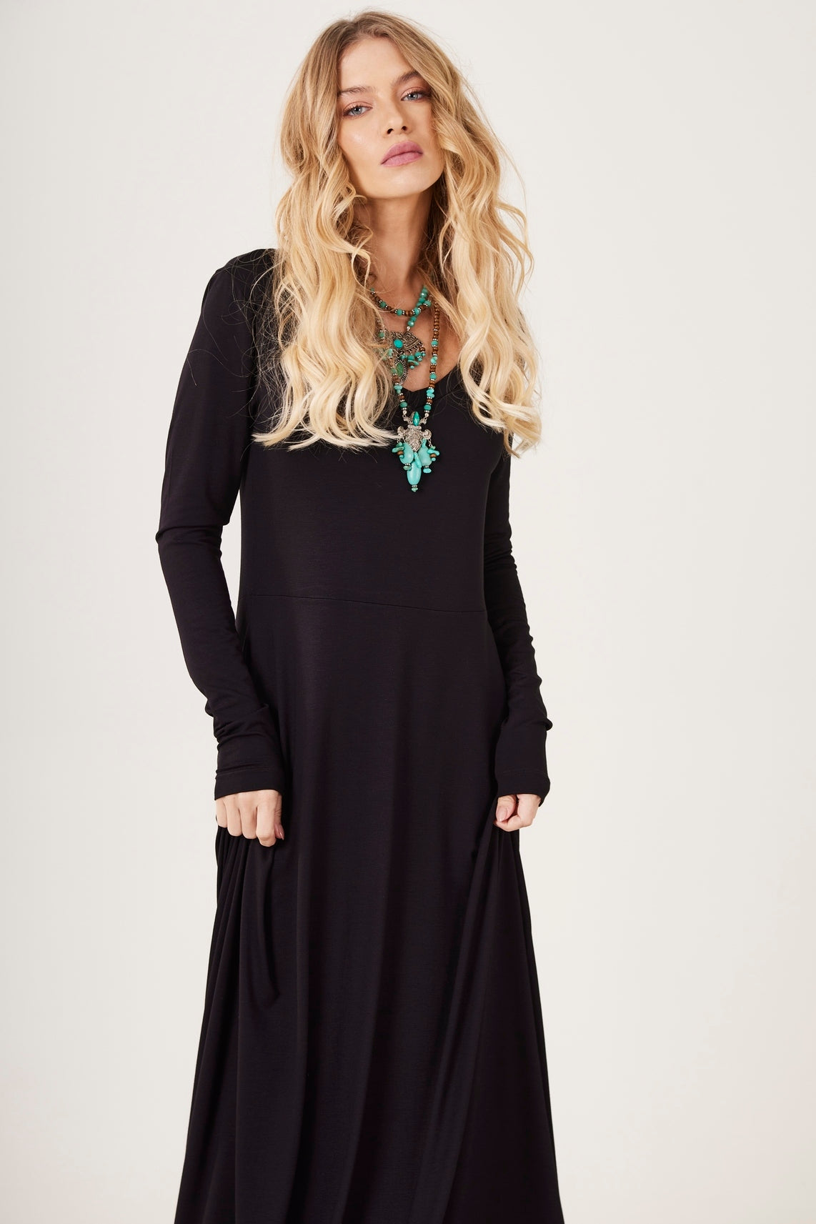 Vestido Longo Com Mangas Justas Preto Yacamim D5 Liso