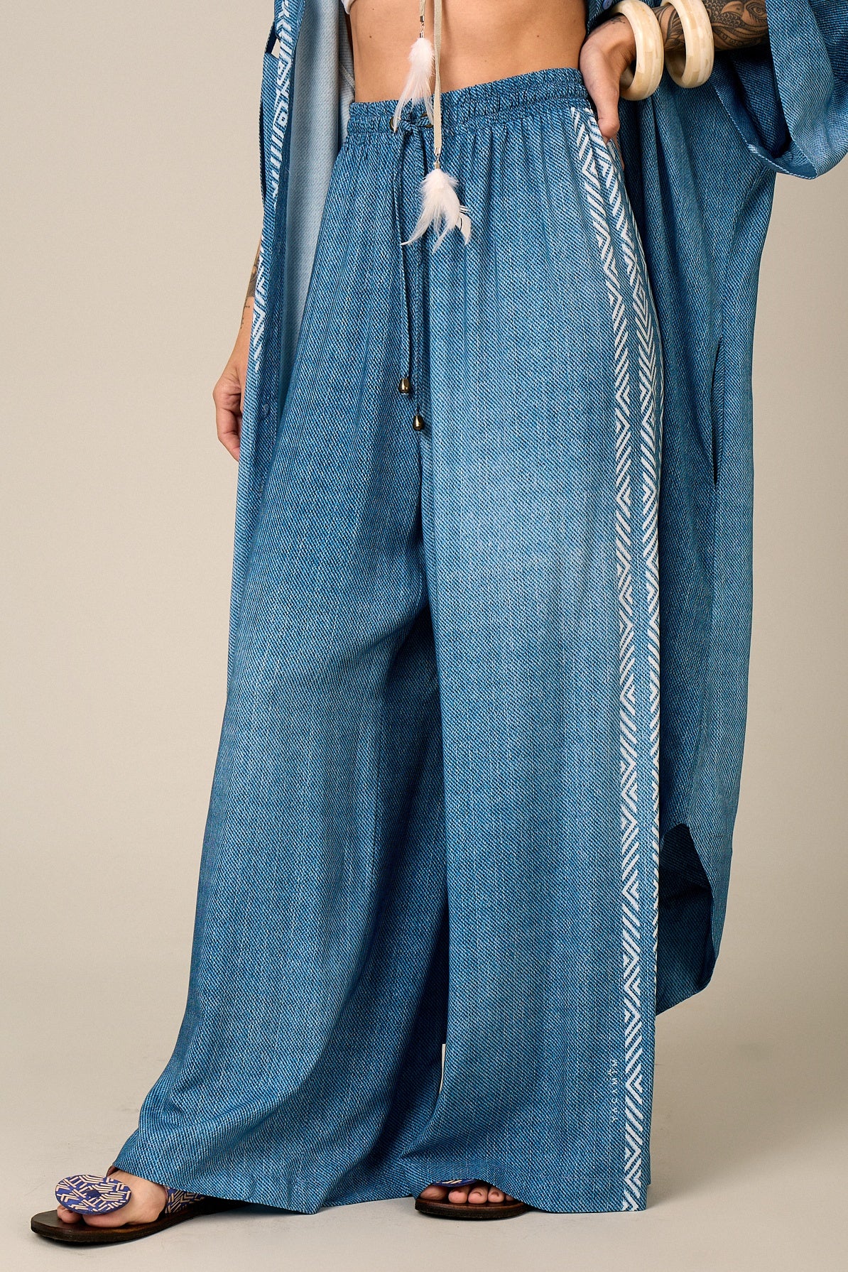 Calça Pantalona Sem Bolsos Azul Estampado Yacamim A39