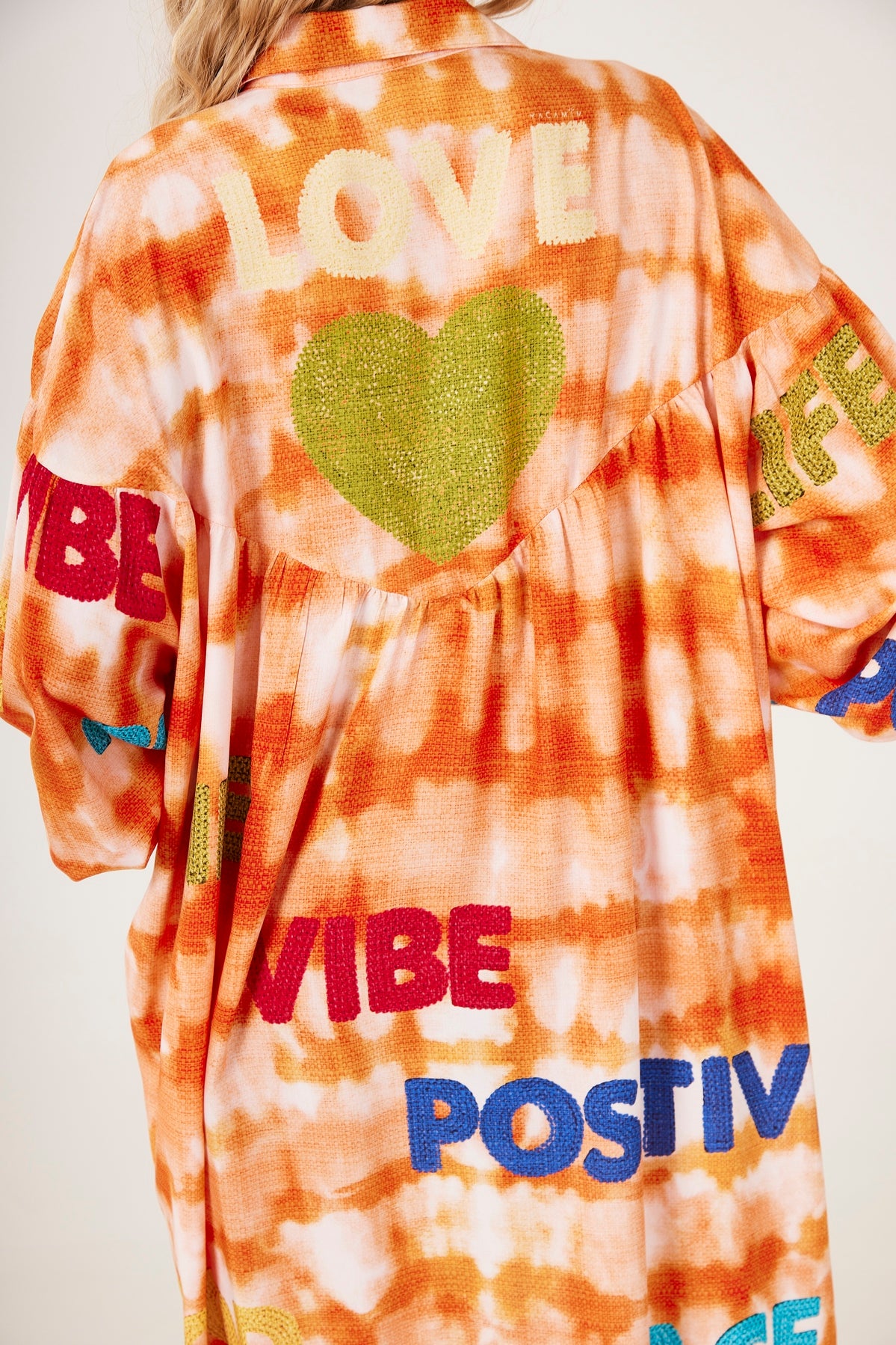 Chemise Ampla Tie Dye Laranja Digital Estampa Love Yacamim N6