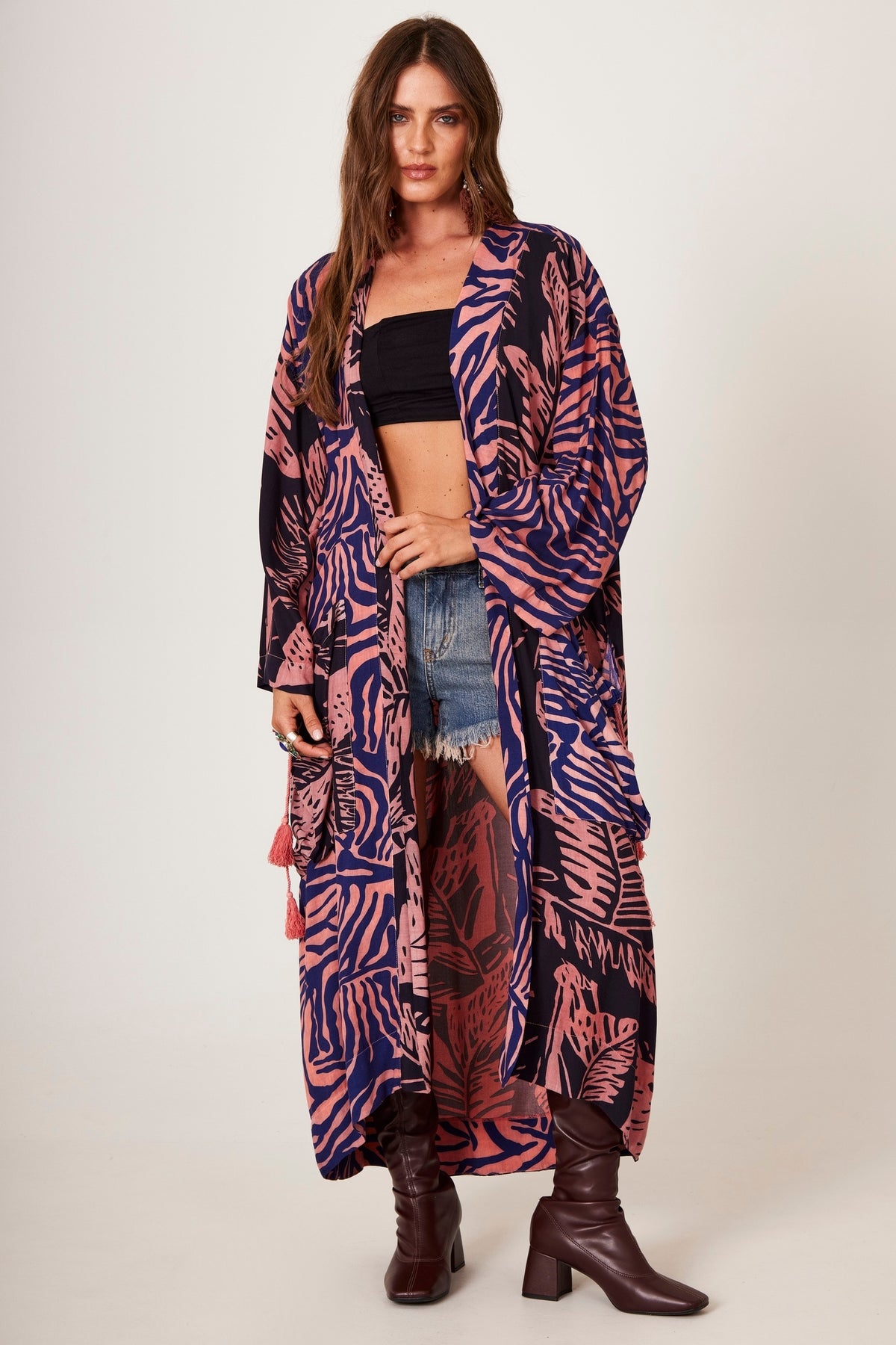 Kimono Longo Preto E Rosa Estampado Yacamim J6