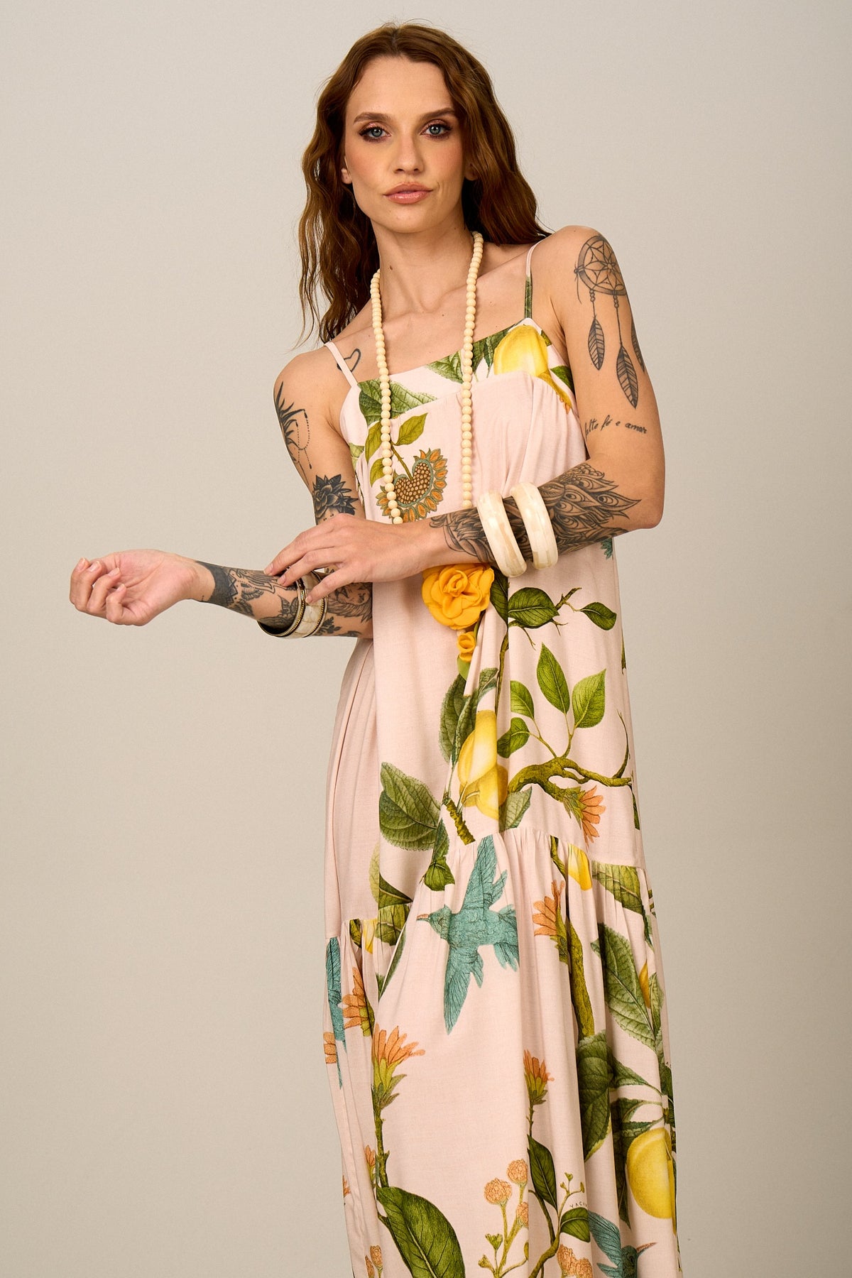 Vestido Longo De Alças Reguláveis Bege Estampado Yacamim E2