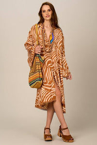 Chemise Curto Amplo Marrom Claro Estampado Yacamim N10