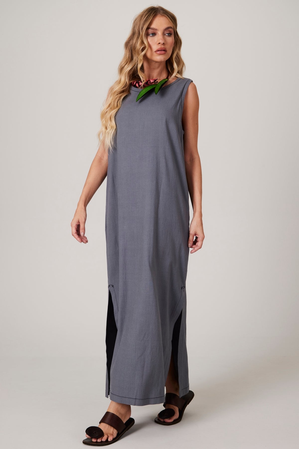 Vestido Regata Linho Midi Cinza Escuro Yacamim D20 Liso