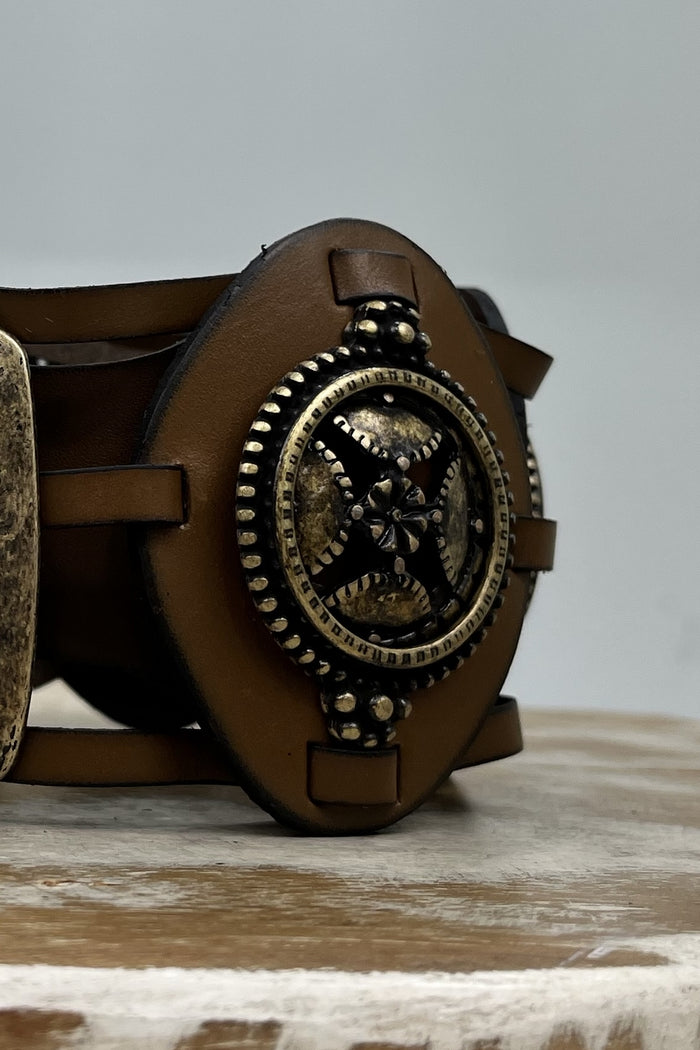 Cinto De Couro Marrom Com Fivela E Detalhes Em Ouro Velho Yacamim #220