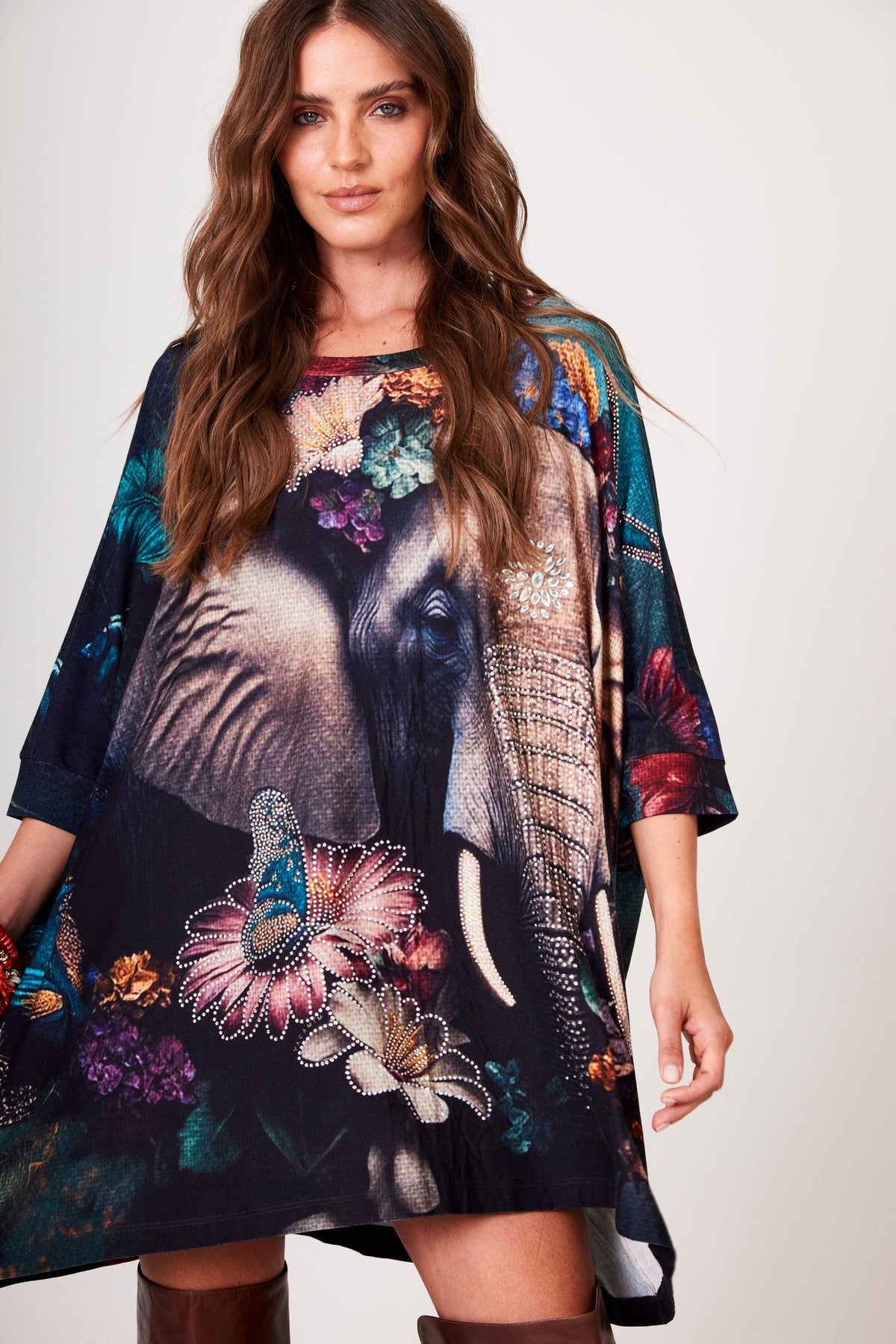 Bata Ampla Alongada Azul Estampa De Elefante Com Pedrinhas Yacamim B19