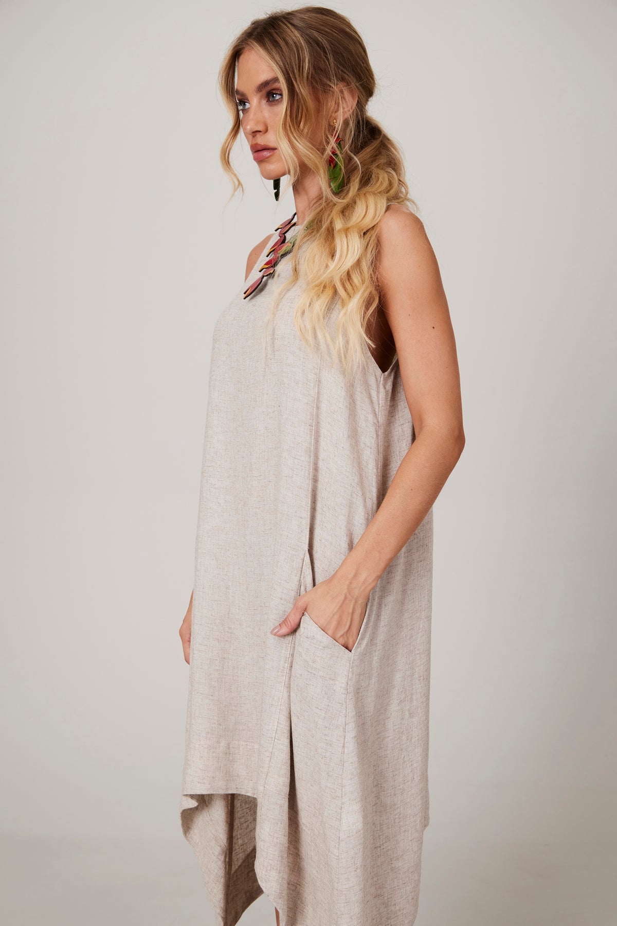 Vestido Regata Curto De Linho Bege Yacamim E28 Liso