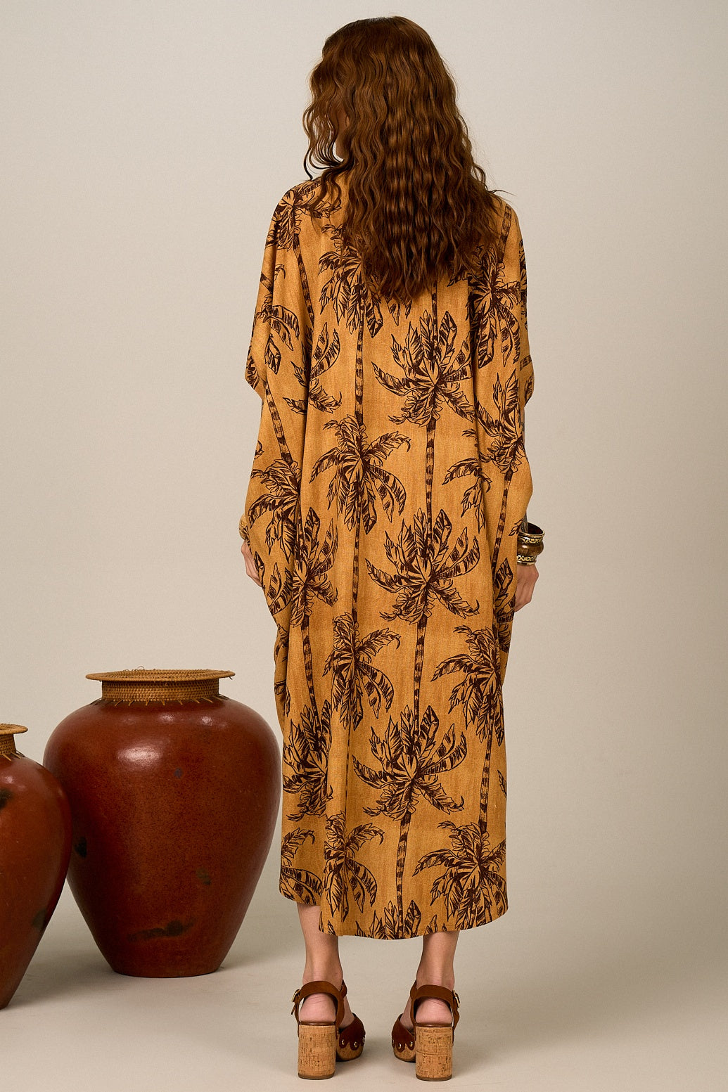 Chemise Midi Viscolinho Marrom Estampa De Coqueiros Yacamim P1