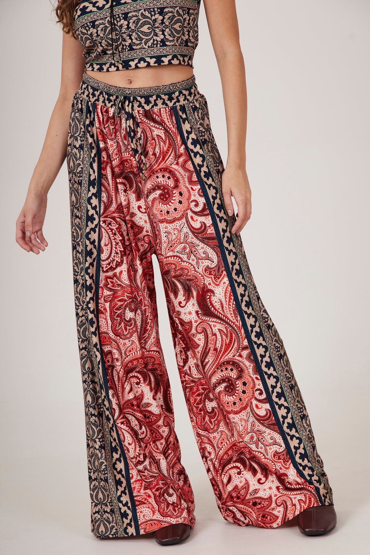 Calça Pantalona Estampa Cashmere Yacamim A26