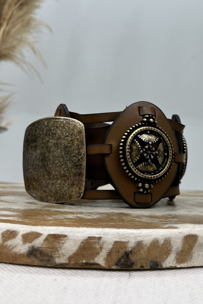 Cinto De Couro Marrom Com Fivela E Detalhes Em Ouro Velho Yacamim #220