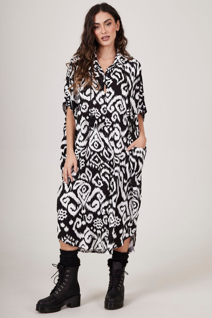 Chemise Midi Estampada Branca E Preta Estampada Yacamim N9