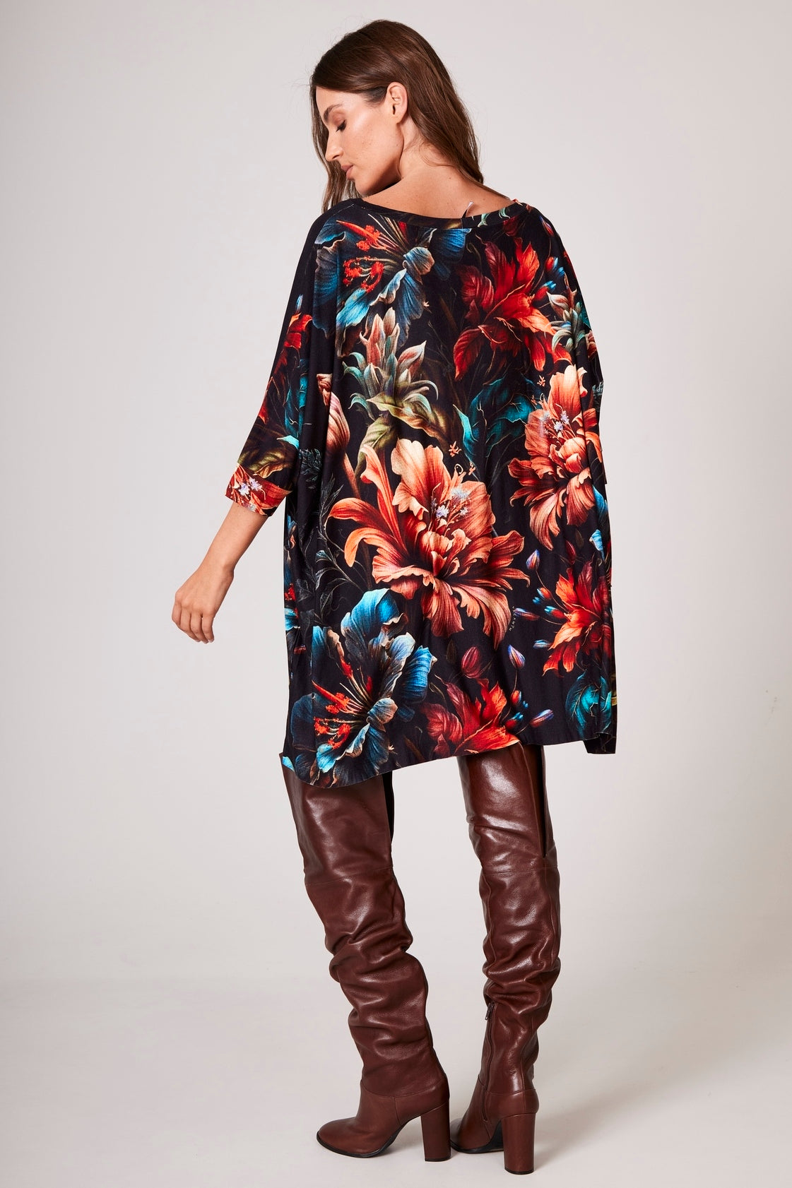 Bata Ampla Alongada Estampa De Onça Com Pedrinhas Yacamim B28