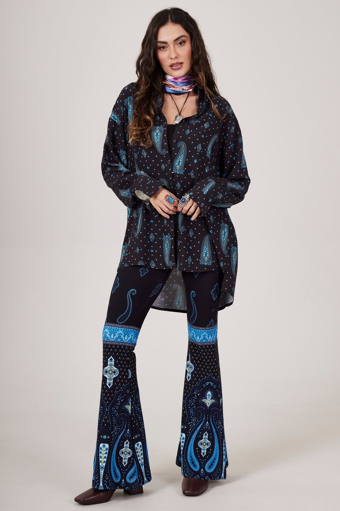 Calça Flare Azul Marinho Estampa Cashmere Yacamim A26