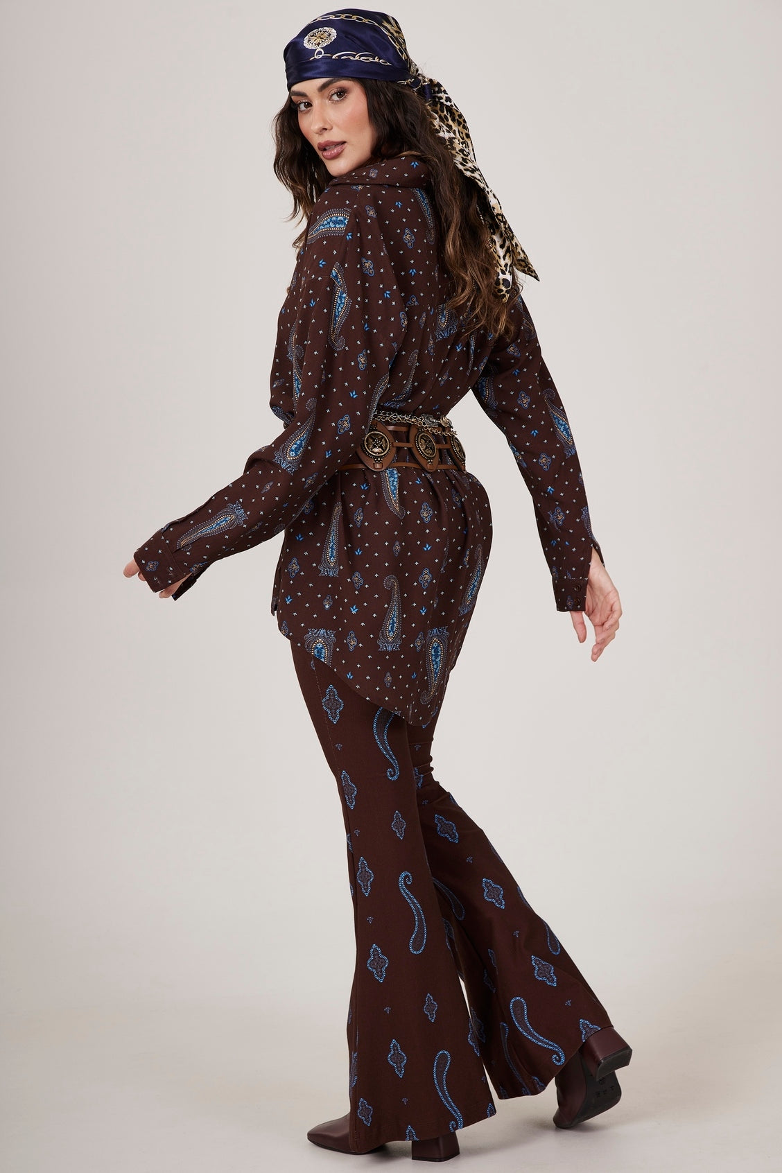 Calça Flare Marrom Escuro Estampa Cashmere Yacamim A33