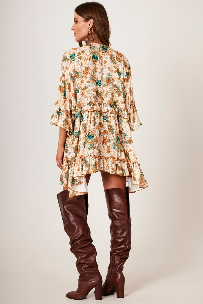 Bata Ampla Com Mangas Bufantes Bege Yacamim B24