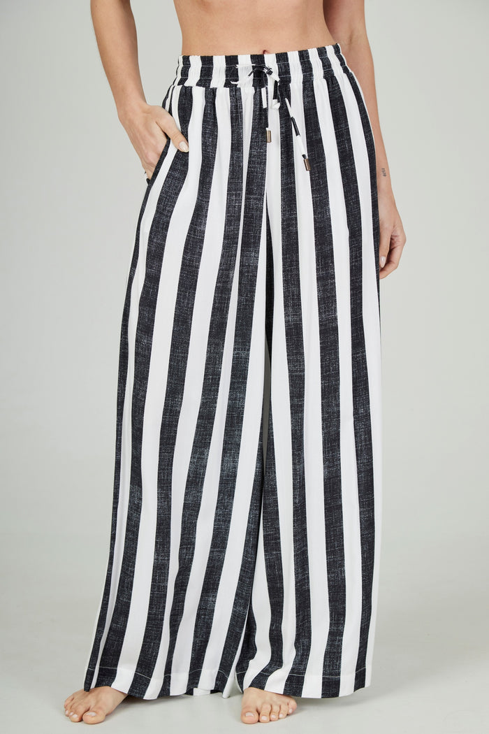 Calça Pantalona Listrada Preto E Branco Yacamim Q5