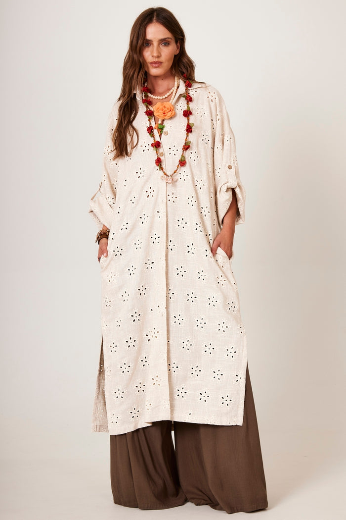 Chemise Longa De Linho Com Bordados Bege Yacamim M2
