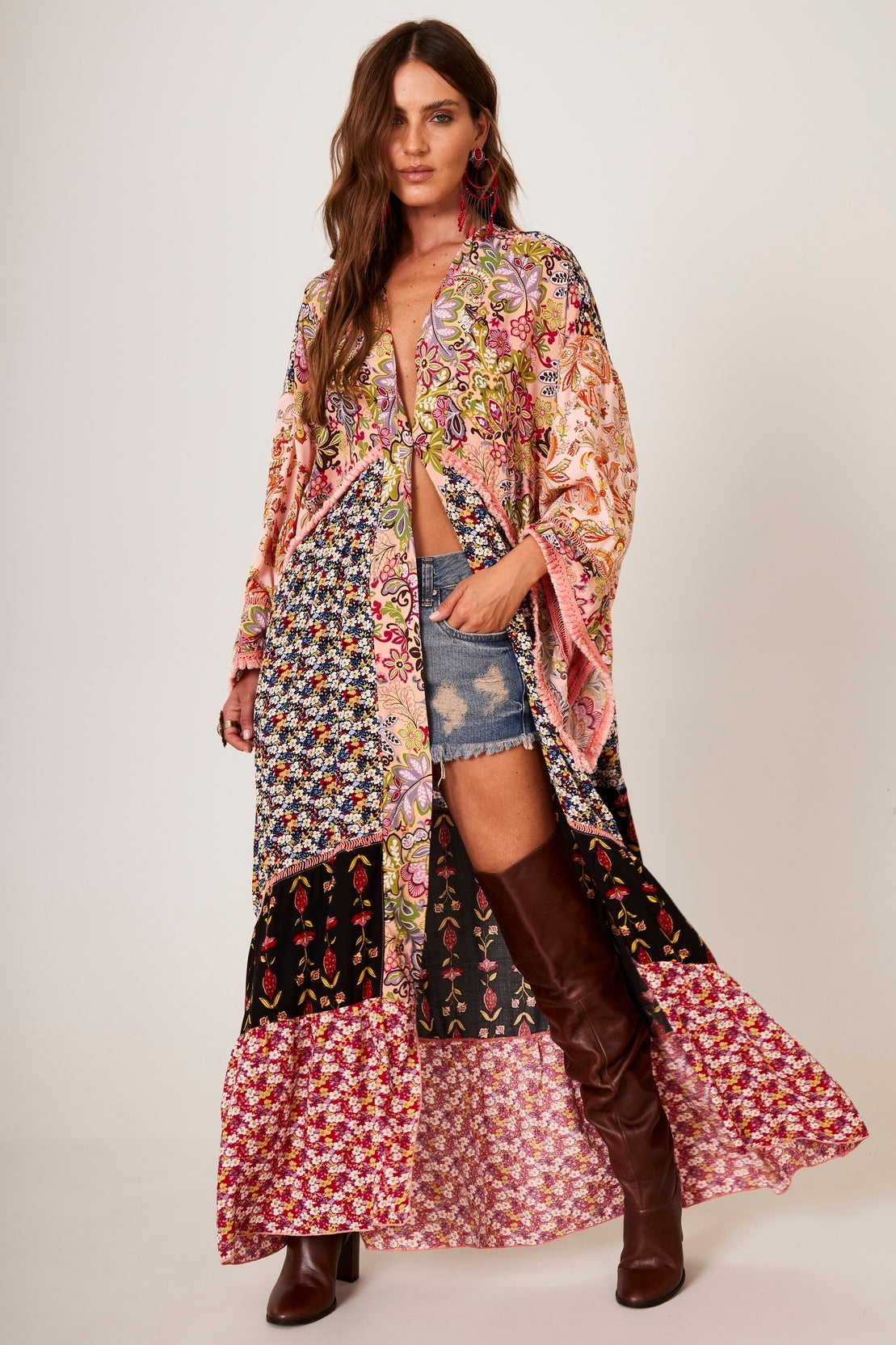 Kimono Longo Com Franjinhas Rosa Estampa Patchwork Yacamim J2