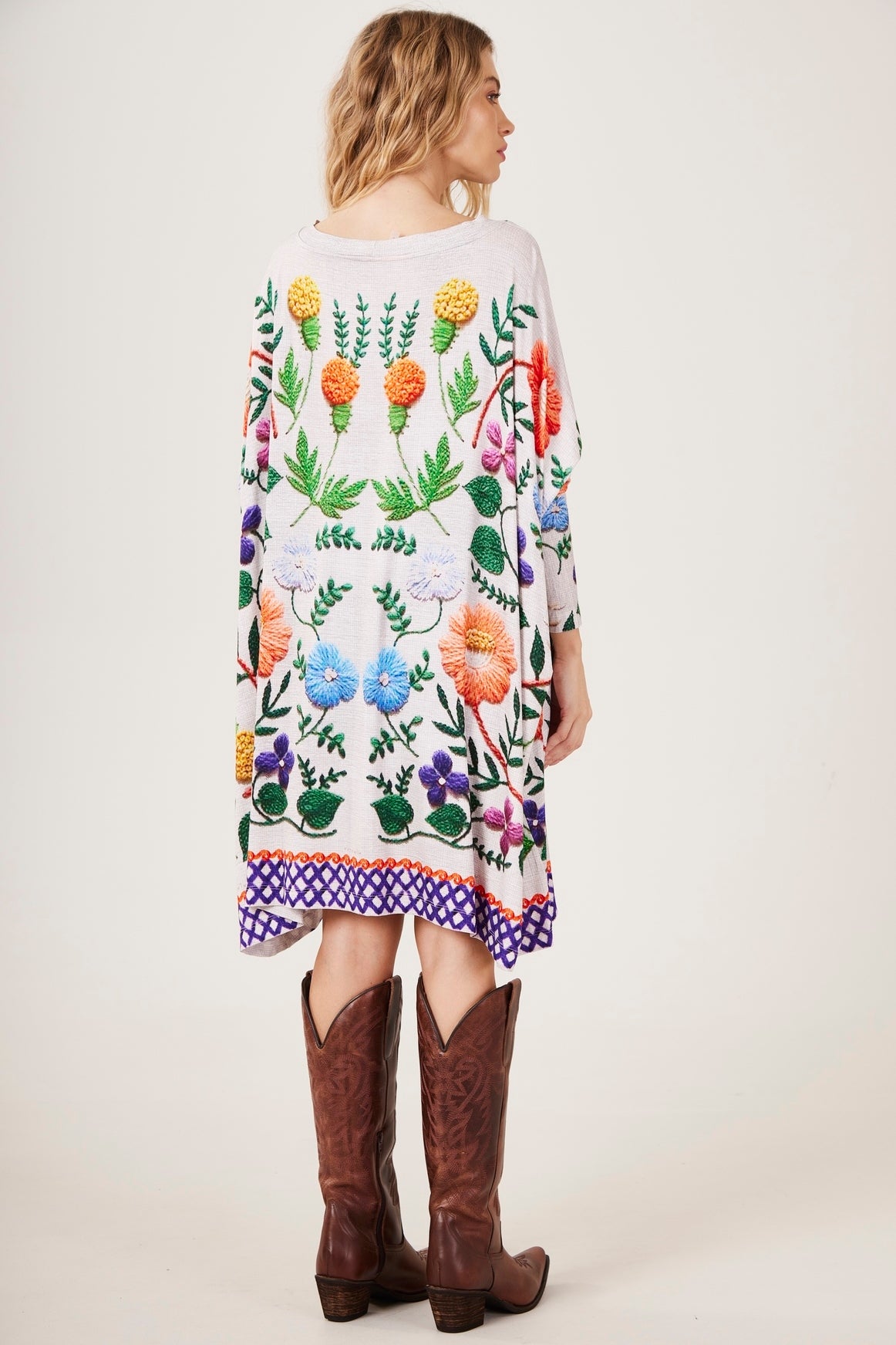 Bata Ampla Cinza Claro Com Pedrinhas Caveiras Yacamim B18 Mex