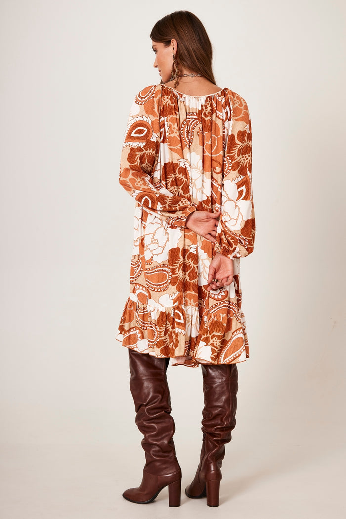 Vestido Curto Com Mangas Longas Marrom Estampado Yacamim C18