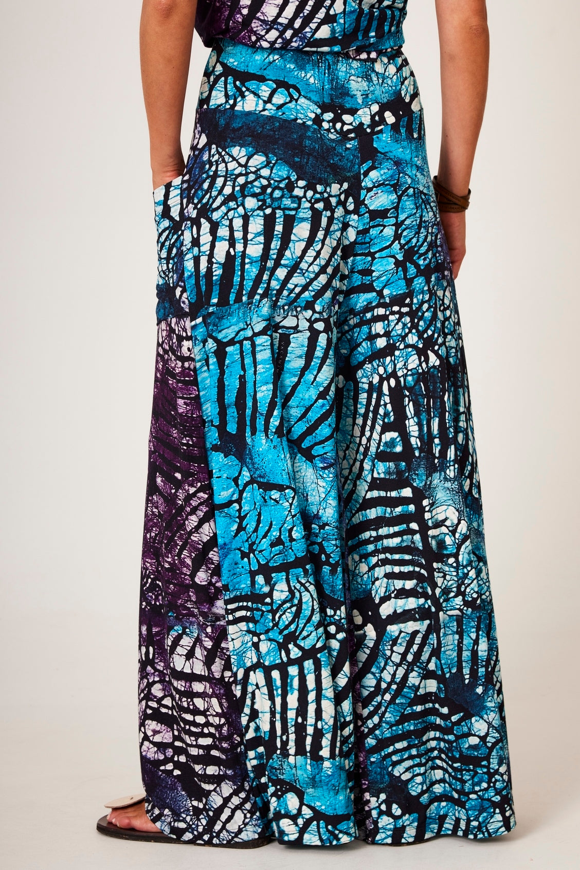 Calça Pantalona Azul Estampa Digital De Batik Yacamim A37