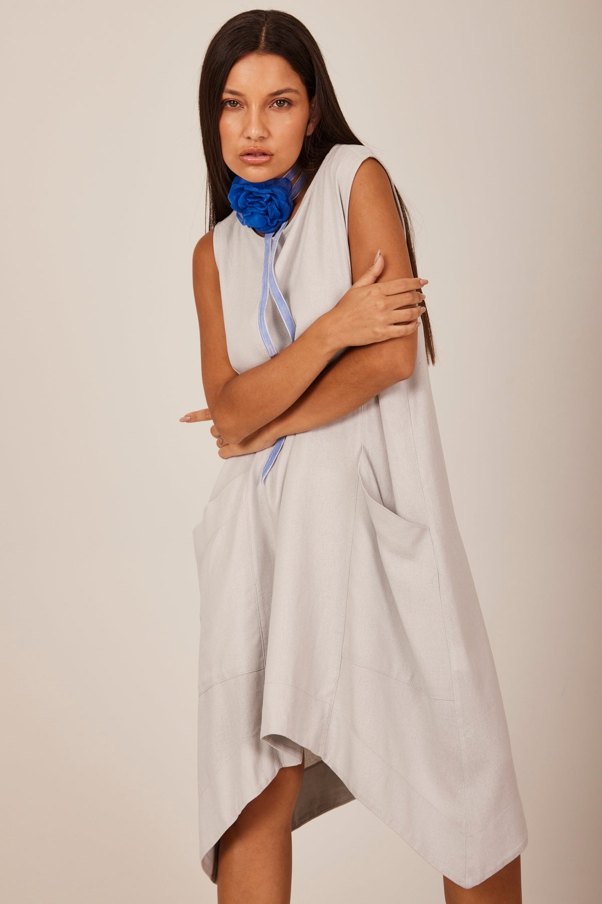 Vestido Curto De Linho Regata Cinza Claro Yacamim C25 liso