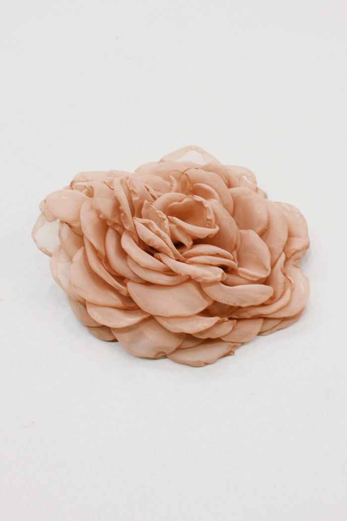 Presilha De Cabelo Flor De Tule Bege Escuro Yacamim #608