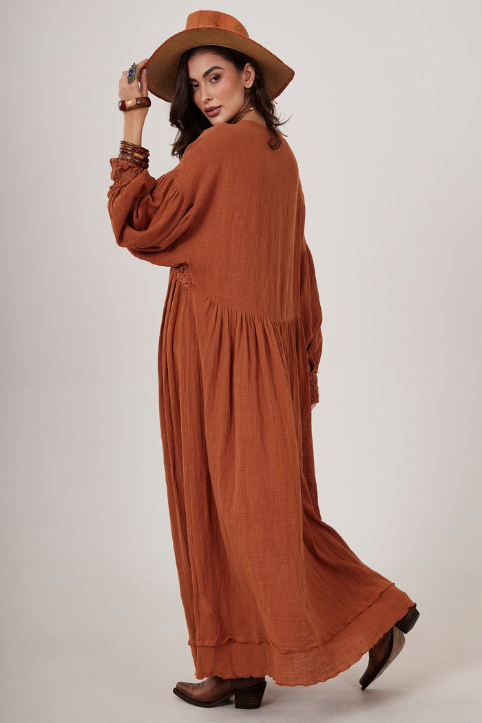 Vestido Longo Com Rendas E Crochê Marrom Yacamim D16 Liso