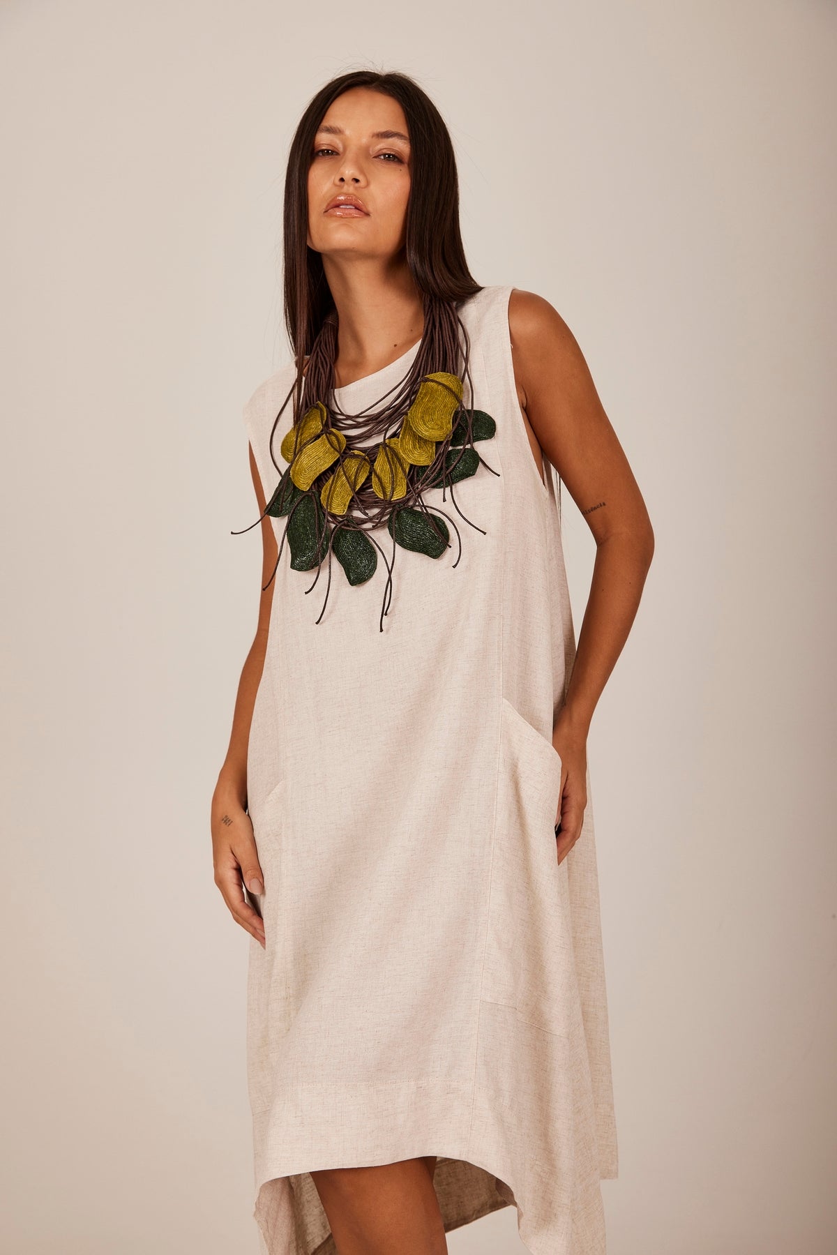 Vestido Curto Regata De Linho Bege Yacamim D3 Liso