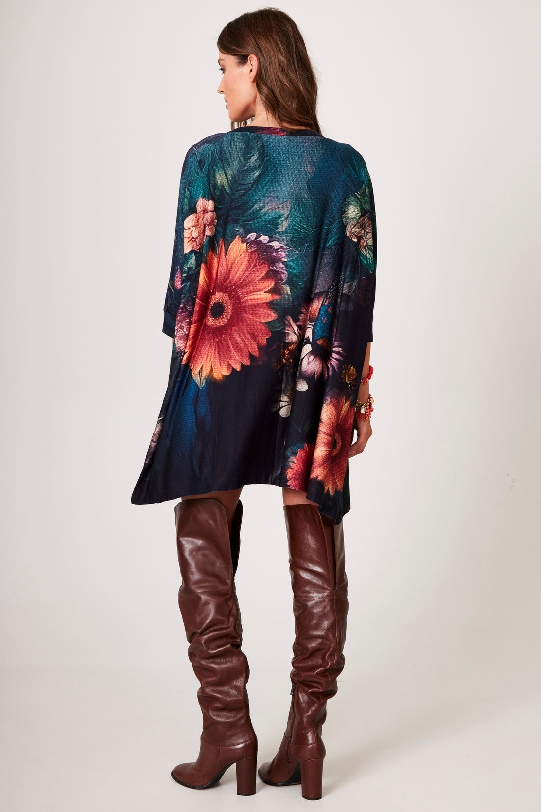 Bata Ampla Alongada Azul Estampa De Elefante Com Pedrinhas Yacamim B19