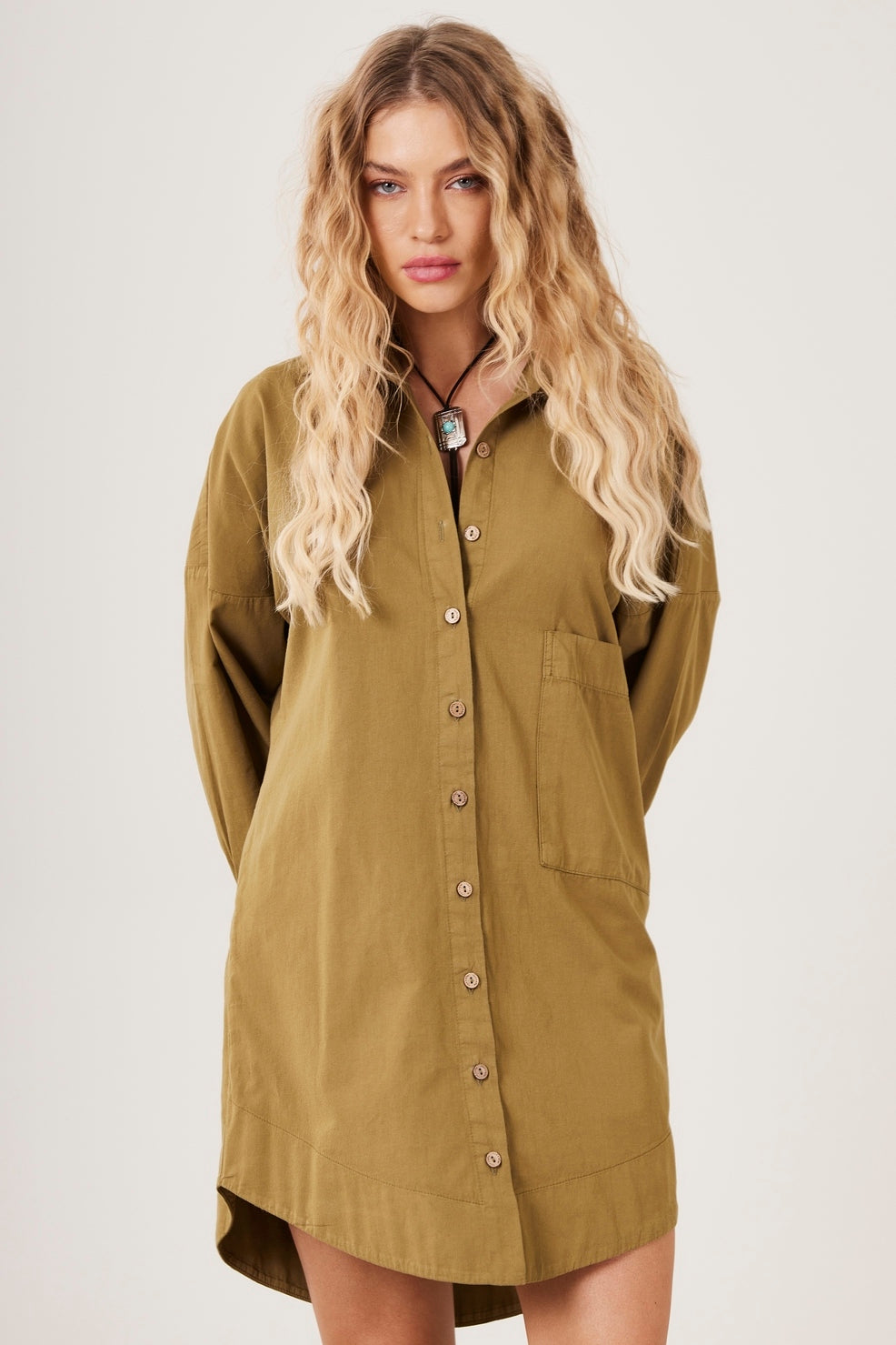 Camisa Ampla Com Bordado Love Nas Costas Verde Militar Yacamim A23