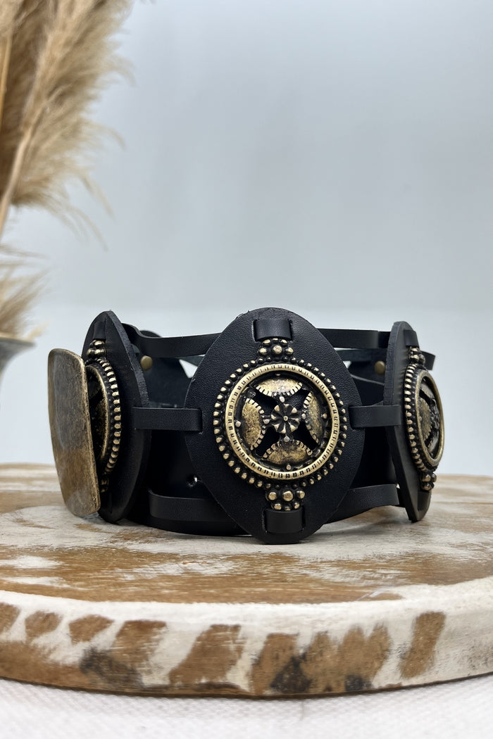 Cinto De Couro Preto Com Fivela E Detalhes Em Ouro Velho Yacamim #221