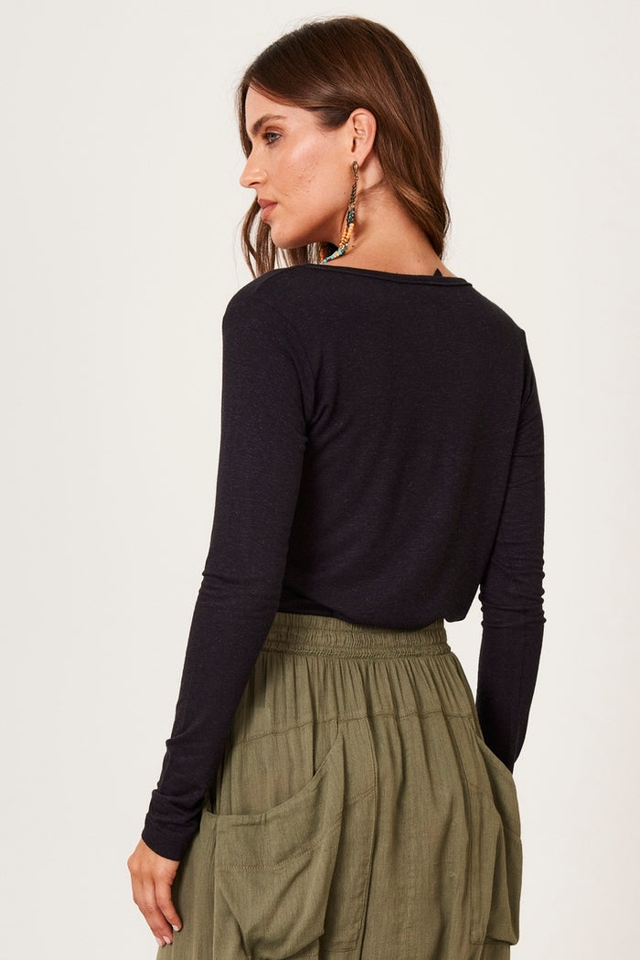 Blusa Básica Com Mangas Longas Justas Preta Yacamim B18 Liso