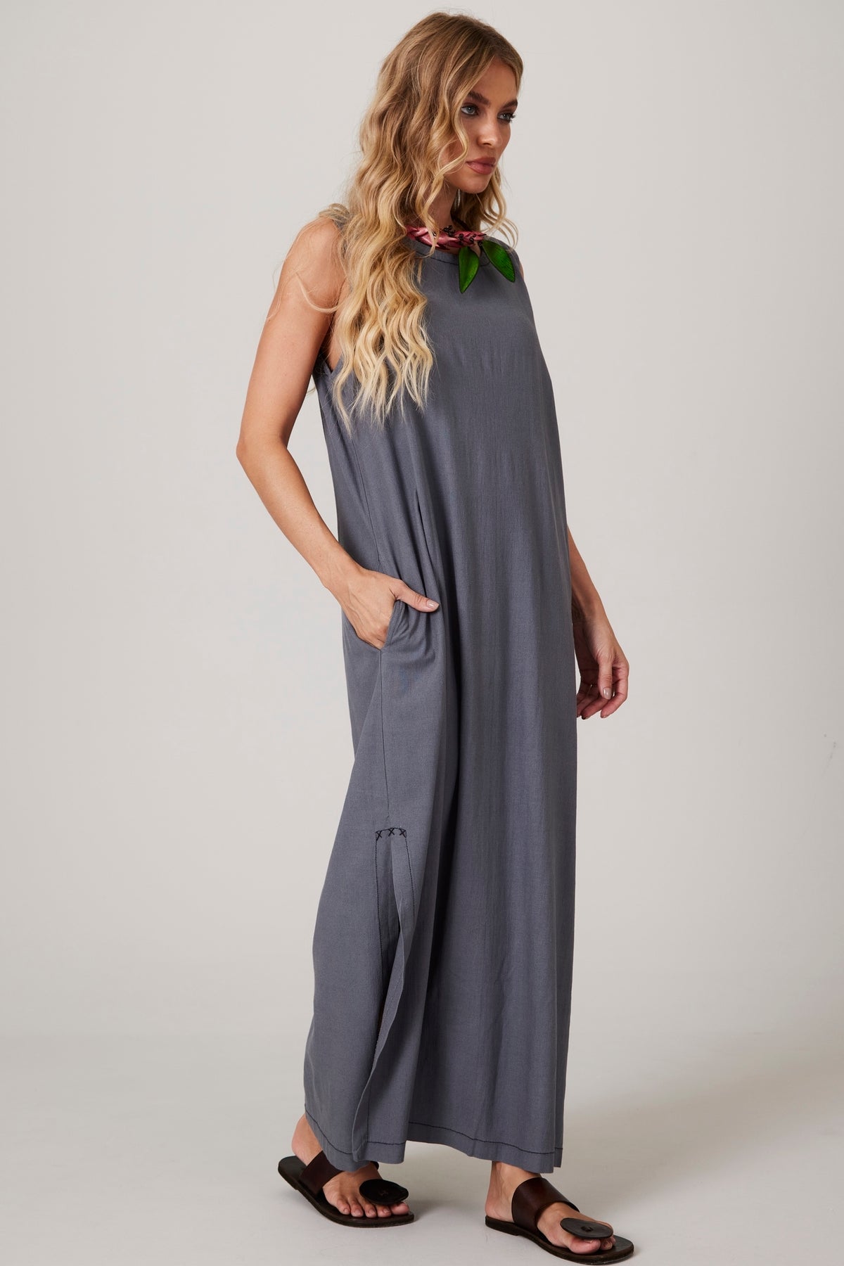 Vestido Regata Linho Midi Cinza Escuro Yacamim D20 Liso