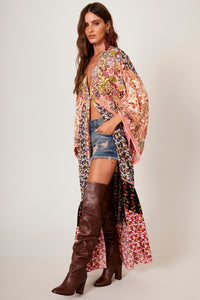 Kimono Longo Com Franjinhas Rosa Estampa Patchwork Yacamim J2