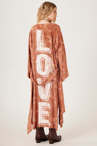 Kimono Longo Marrom Claro Estampa Love Yacamim J7