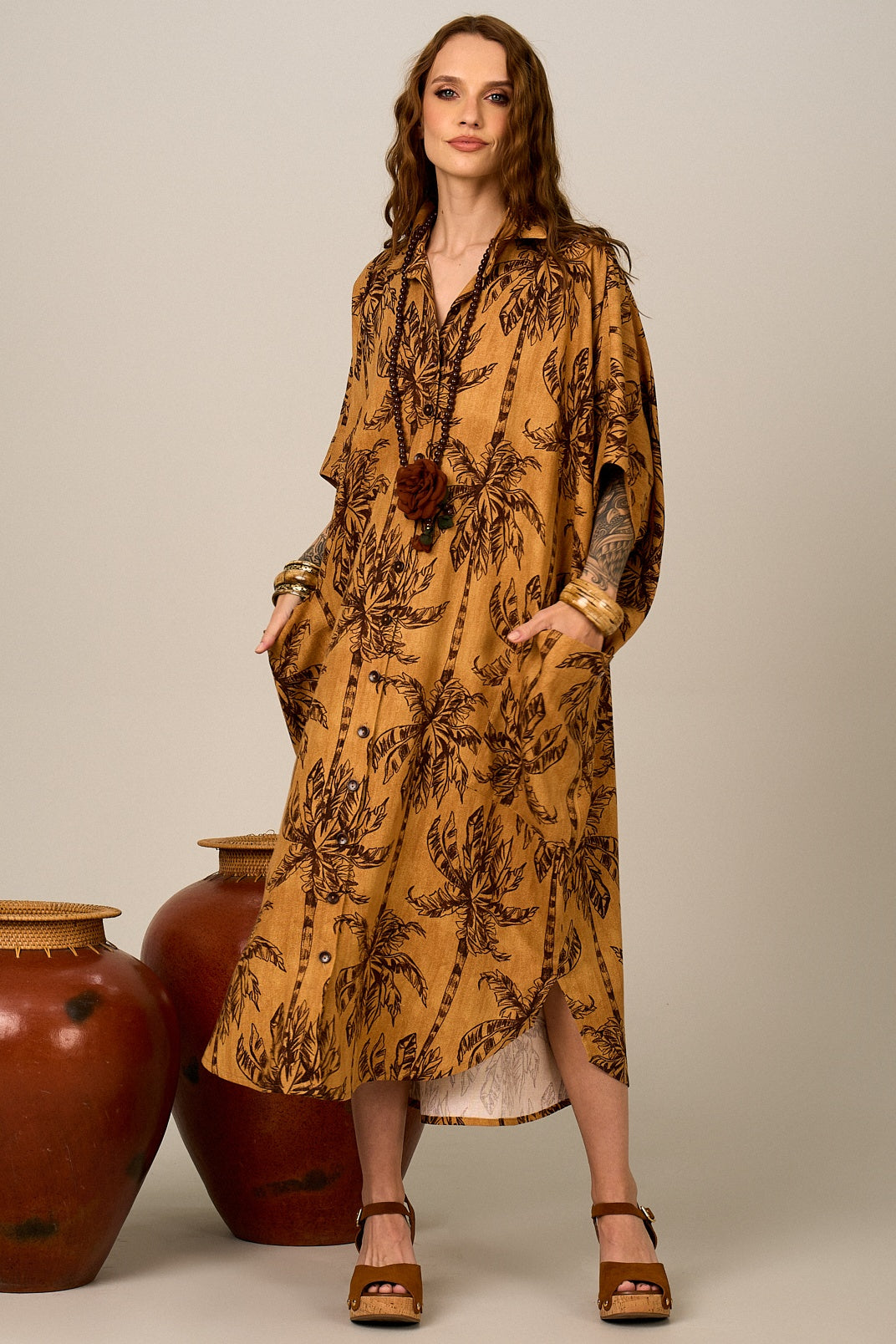 Chemise Midi Viscolinho Marrom Estampa De Coqueiros Yacamim P1