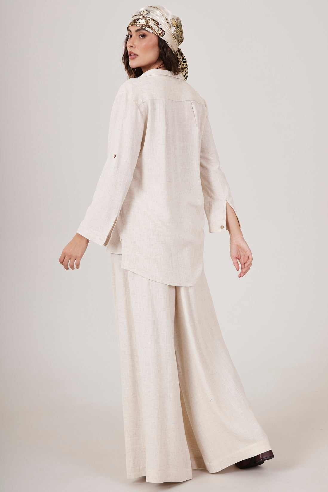 Calça Pantalona Sem Bolsos Bege Yacamim A1 Liso