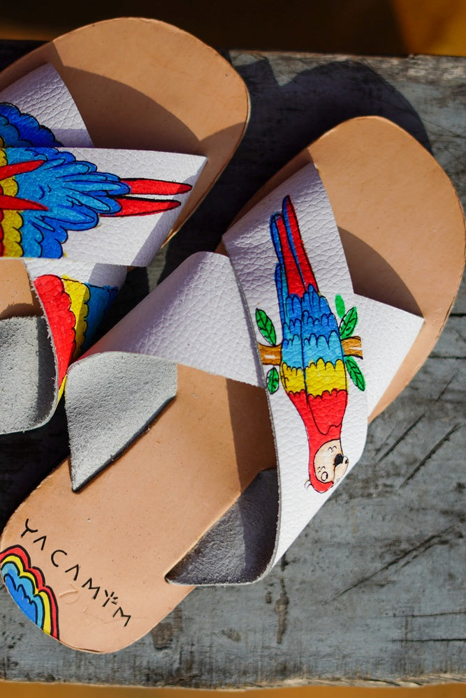 Sandália Rasteira De Couro Arara Coleção Bahêa Yacamim #547