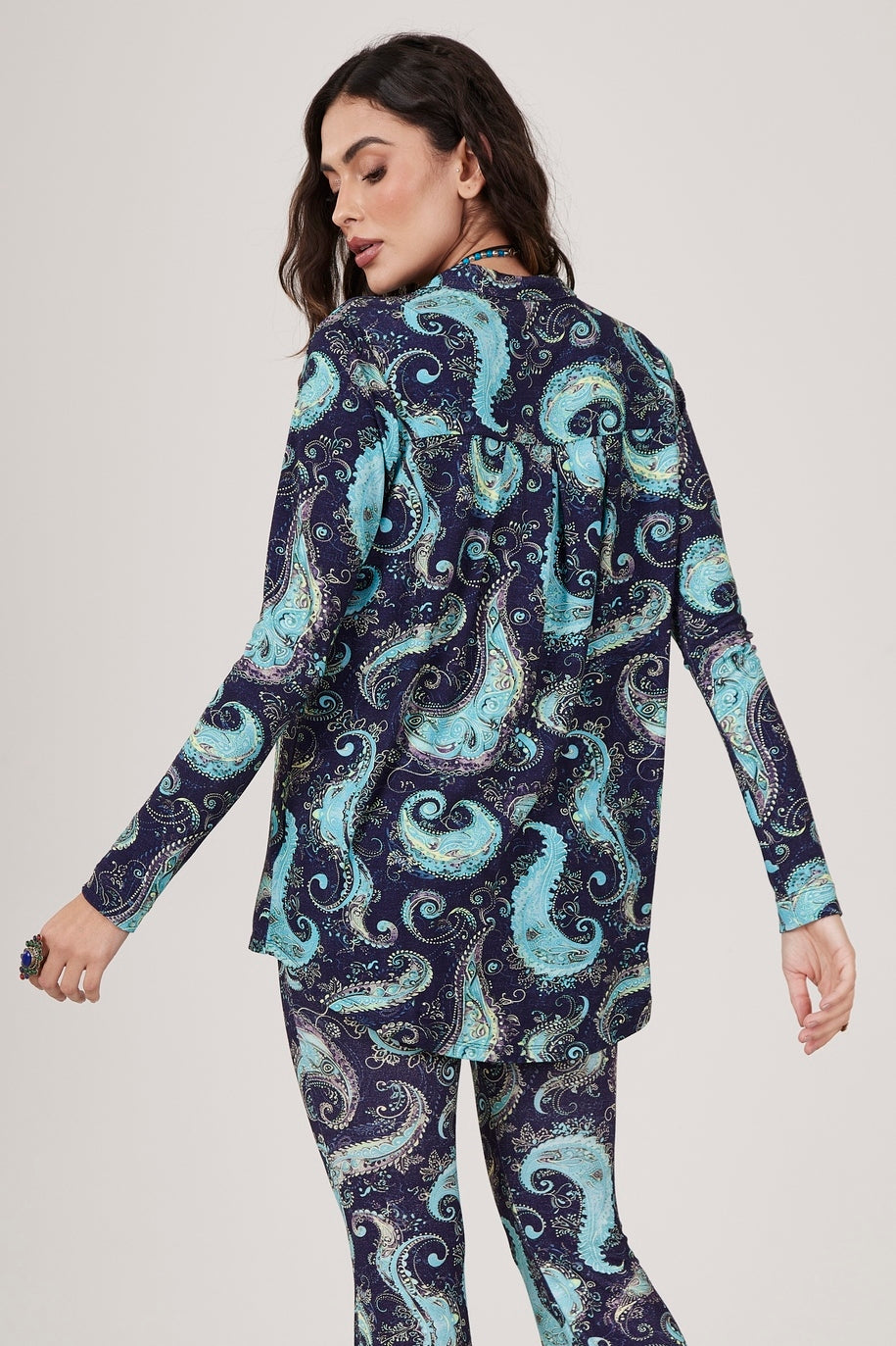 Camisa Ampla Com Botões Azul Estampa Cashmere Yacamim A14