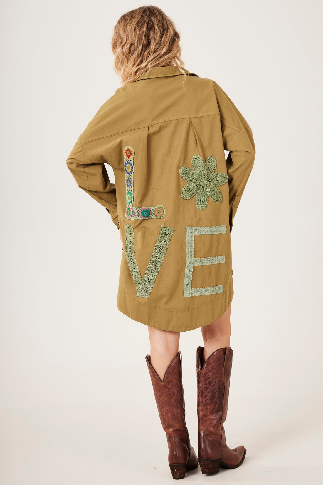 Camisa Ampla Com Bordado Love Nas Costas Verde Militar Yacamim A23