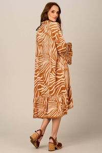 Chemise Curto Amplo Marrom Claro Estampado Yacamim N10