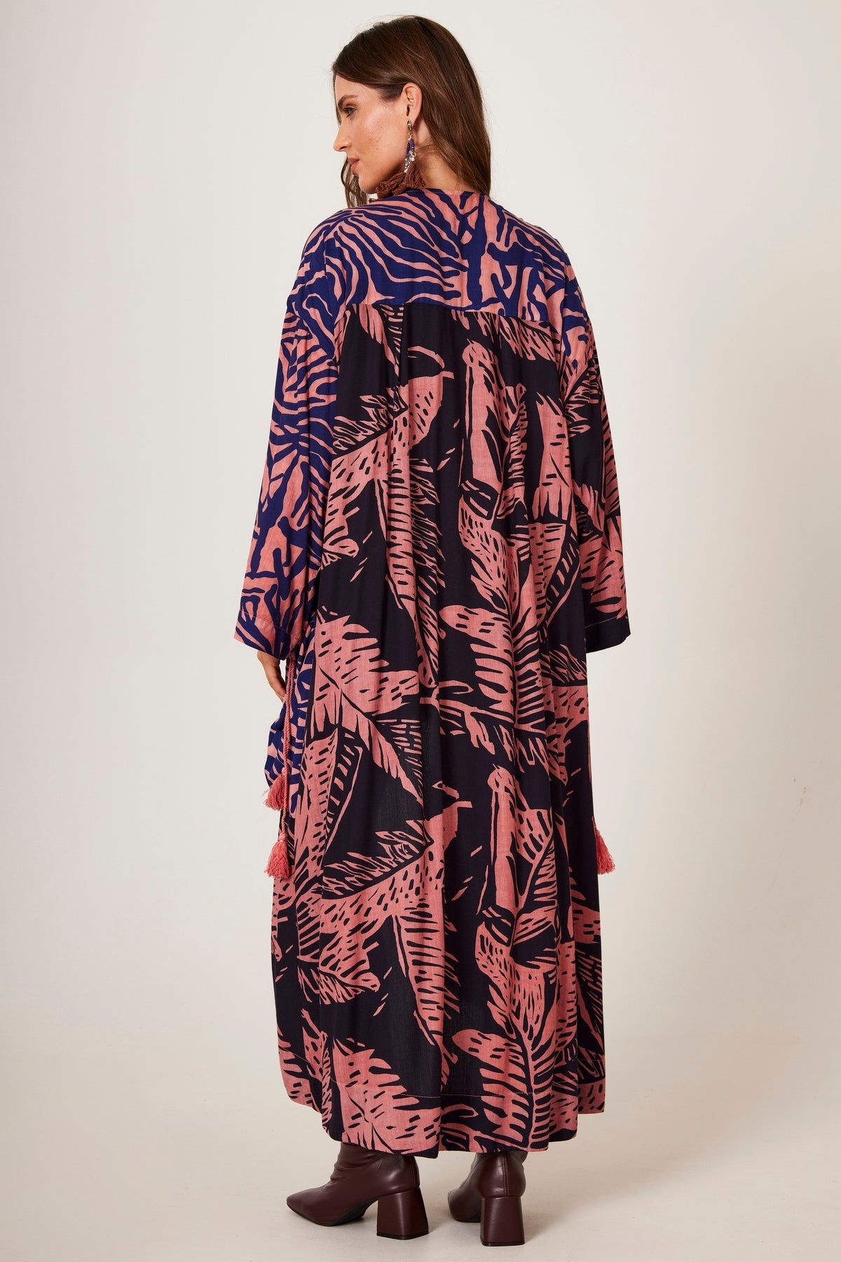 Kimono Longo Preto E Rosa Estampado Yacamim J6