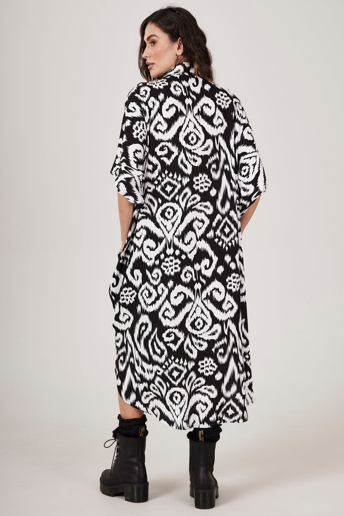 Chemise Midi Estampada Branca E Preta Estampada Yacamim N9