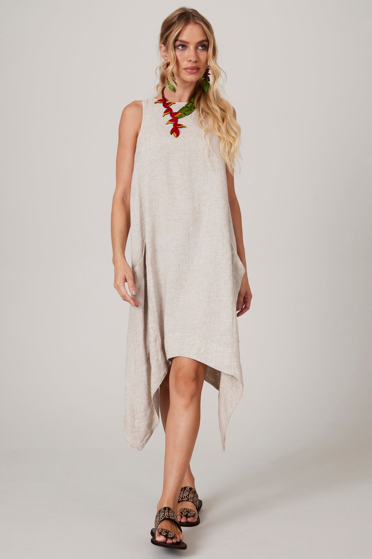 Vestido Regata Curto De Linho Bege Yacamim E28 Liso