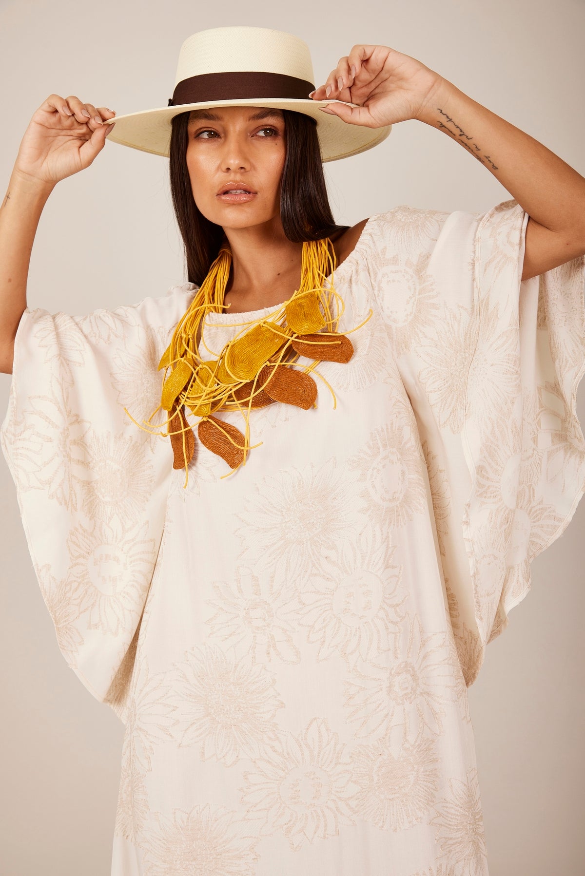 Vestido Longo De Linho Ciganinha Bege Estampado Yacamim E14