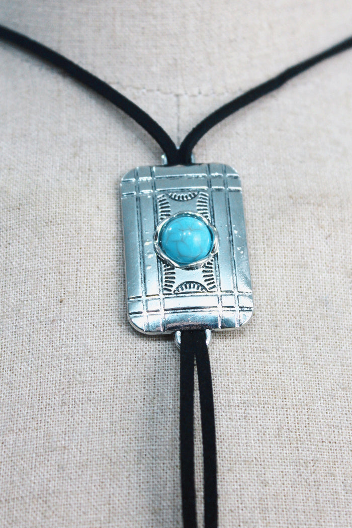 Colar Gravatinha Preto Com Pedra Verde Yacamim #415