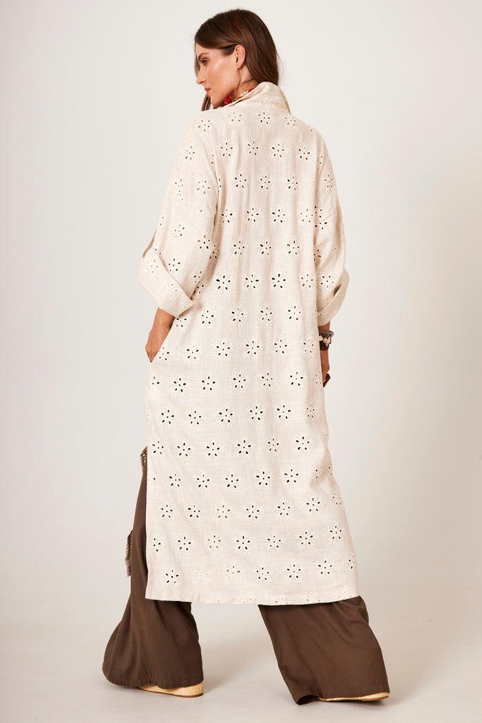 Chemise Longa De Linho Com Bordados Bege Yacamim M2