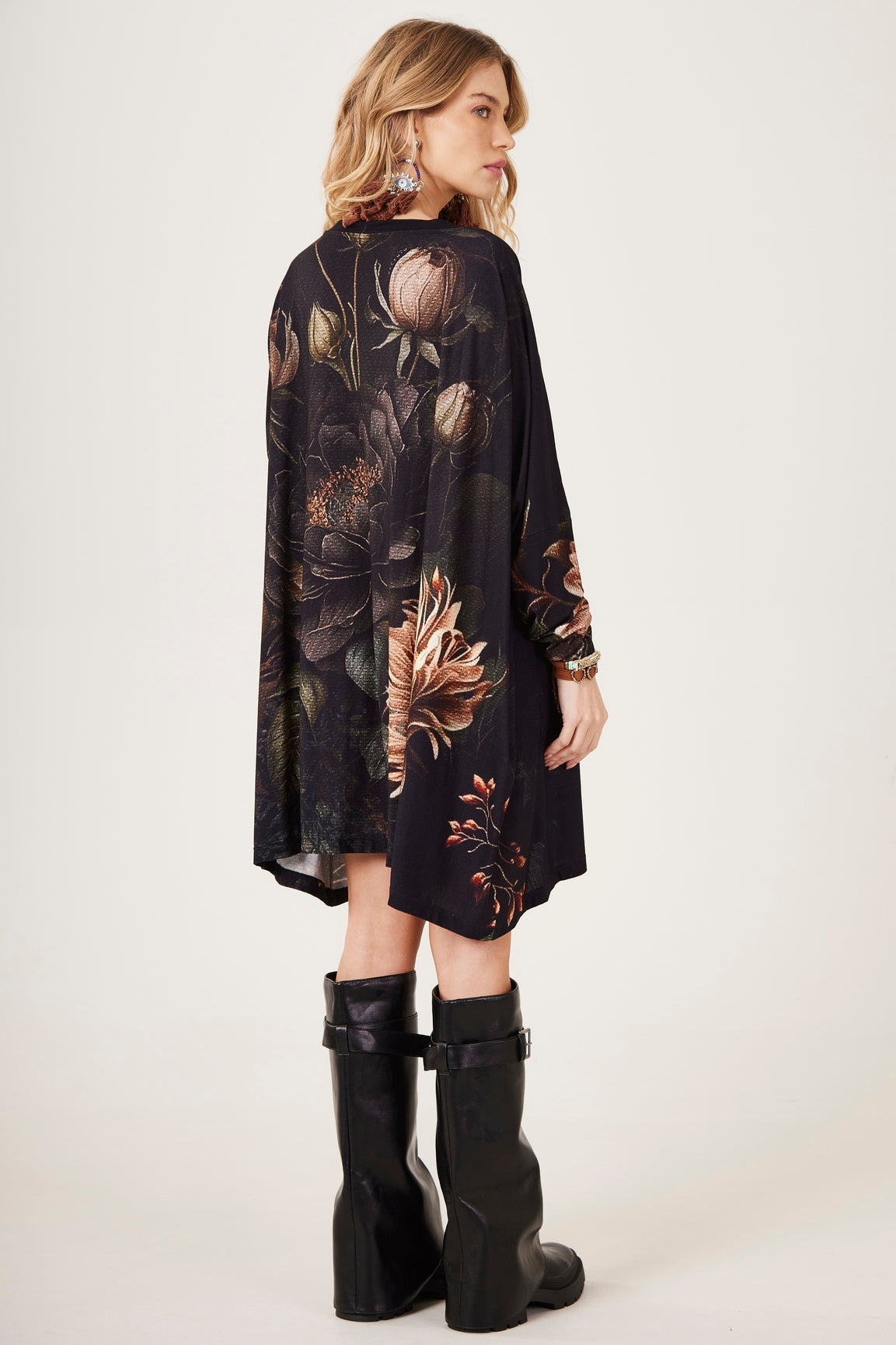 Bata Ampla Com Pedrinhas Estampa Exclusiva De Tigre Preta Yacamim S10