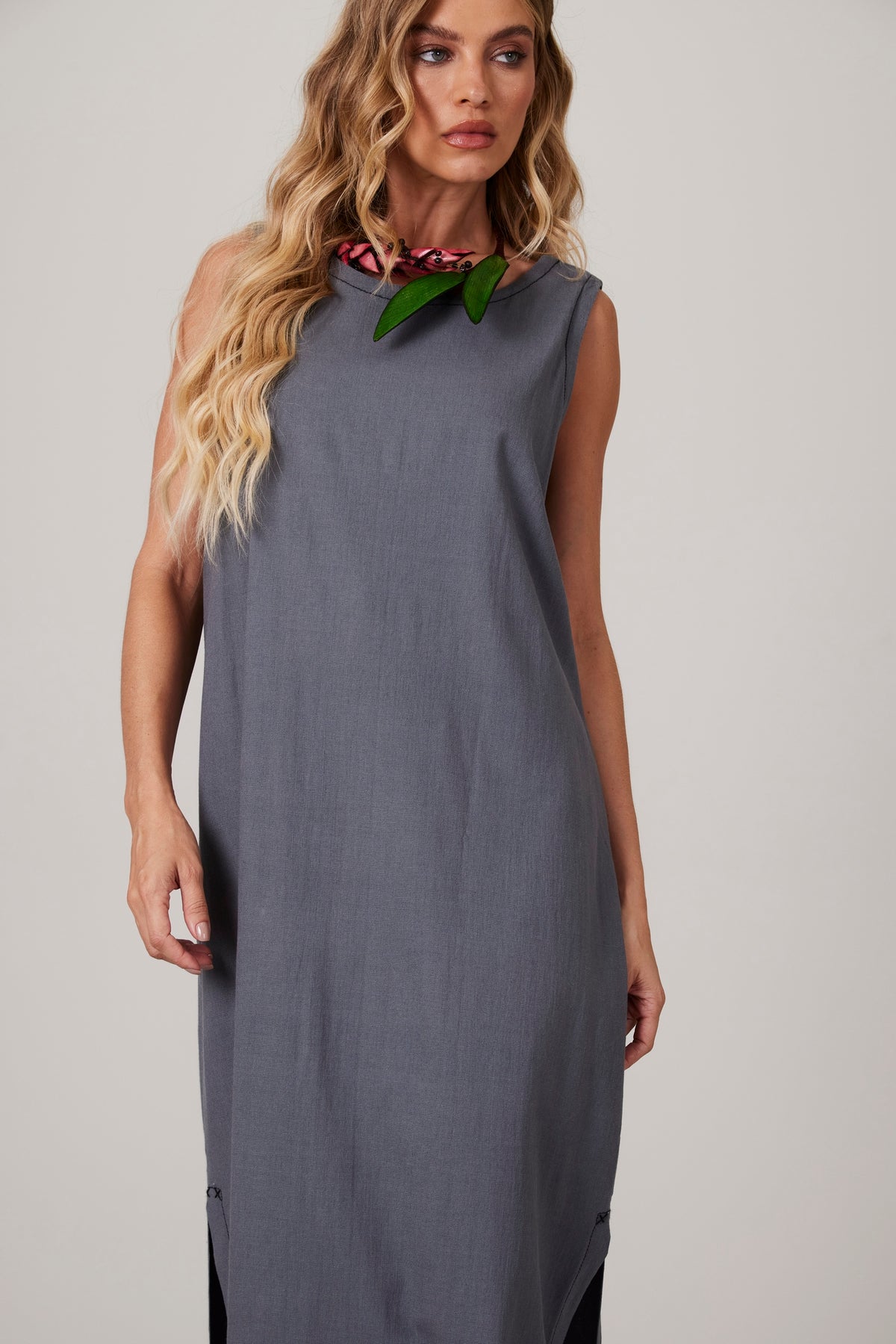 Vestido Regata Linho Midi Cinza Escuro Yacamim D20 Liso