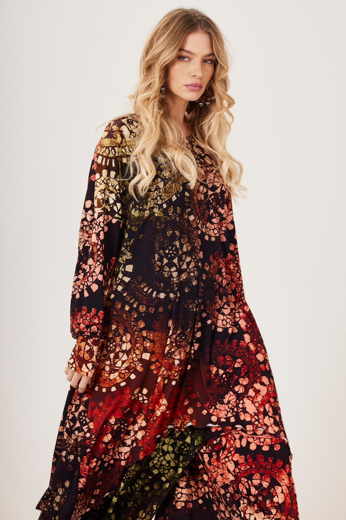 Vestido Curto Com Pontas Laterais Estampa Digital De Batik Yacamim D2